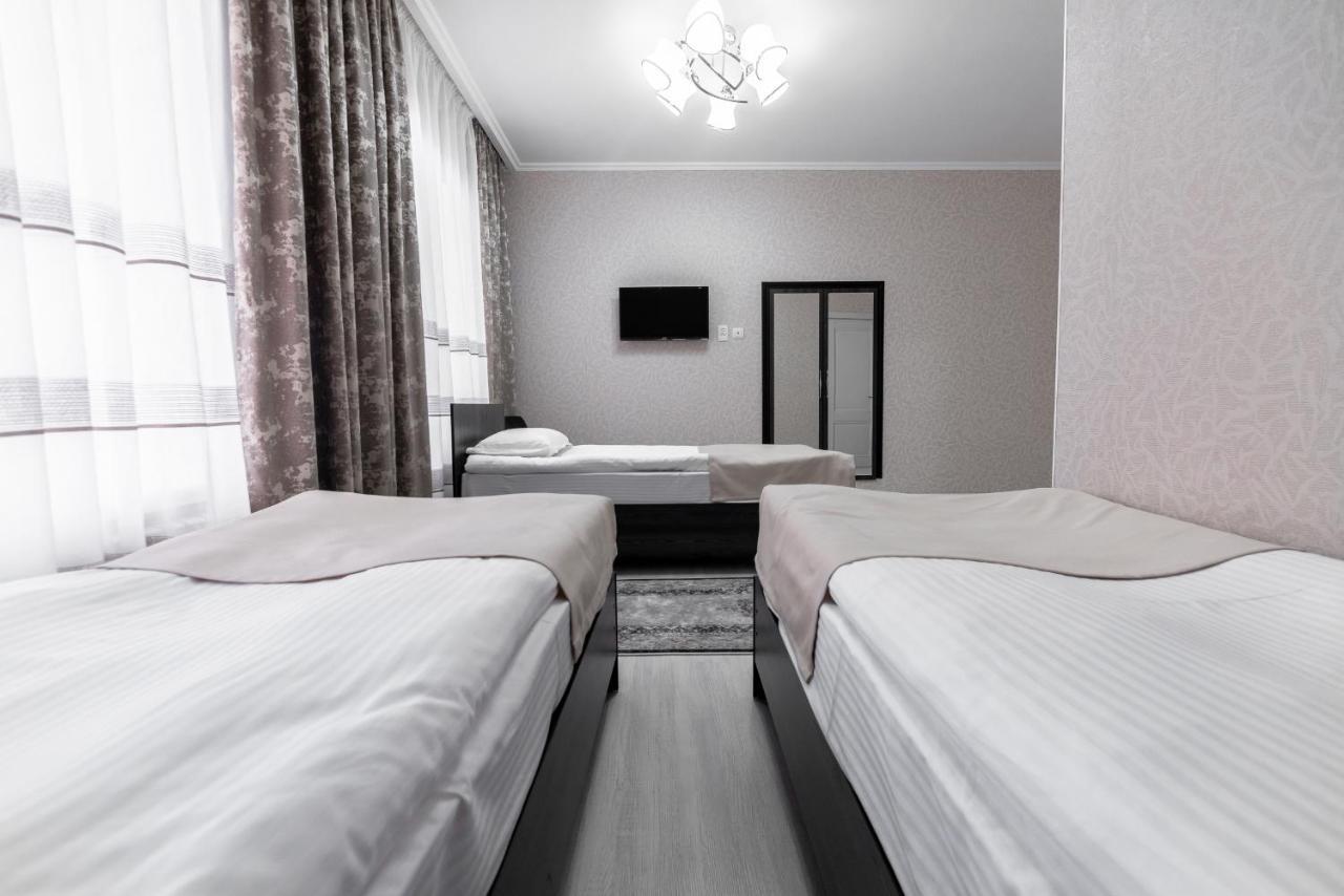 Mixx Hotel Karakol Exterior photo